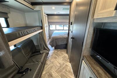 2023 Forest River Sunseeker 3250DSLE   - Photo 26 - Santa Fe Springs, CA 90670