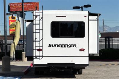 2023 Forest River Sunseeker 3250DSLE   - Photo 4 - Santa Fe Springs, CA 90670