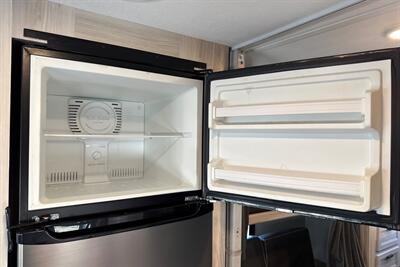 2023 Forest River Sunseeker 3250DSLE   - Photo 24 - Santa Fe Springs, CA 90670