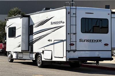 2023 Forest River Sunseeker 3250DSLE   - Photo 6 - Santa Fe Springs, CA 90670