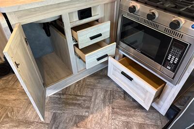 2023 Forest River Sunseeker 3250DSLE   - Photo 22 - Santa Fe Springs, CA 90670