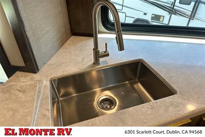 2023 Jayco SENECA 37L   - Photo 17 - Dublin, CA 94568