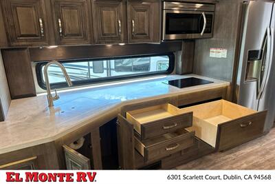 2023 Jayco SENECA 37L   - Photo 22 - Dublin, CA 94568