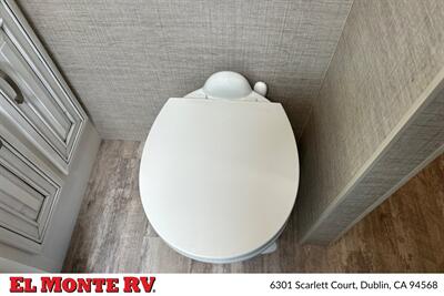 2023 Jayco SENECA 37L   - Photo 31 - Dublin, CA 94568