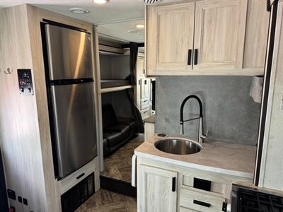 2024 Forest River Sunseeker 3010DS   - Photo 15 - Orlando, FL 32808