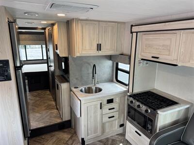 2024 Forest River Sunseeker 3010DS   - Photo 16 - Orlando, FL 32808