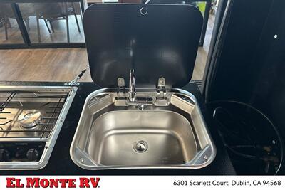 2024 Mission Overland Trail Dog 15FT   - Photo 12 - Dublin, CA 94568