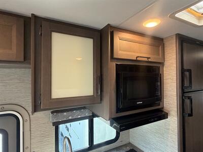 2024 Thor Four Winds 22E   - Photo 23 - Santa Fe Springs, CA 90670