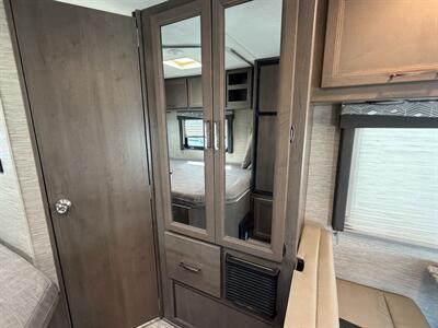 2024 Thor Four Winds 22E   - Photo 31 - Santa Fe Springs, CA 90670