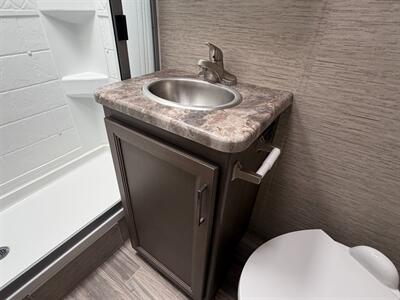 2024 Thor Four Winds 22E   - Photo 36 - Santa Fe Springs, CA 90670