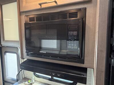 2024 Thor Four Winds 22E   - Photo 27 - Santa Fe Springs, CA 90670