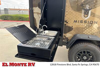 2024 Mission Overland Trail Dog 15FT   - Photo 13 - Santa Fe Springs, CA 90670