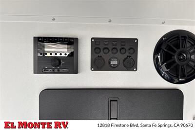 2024 Mission Overland Trail Dog 15FT   - Photo 12 - Santa Fe Springs, CA 90670