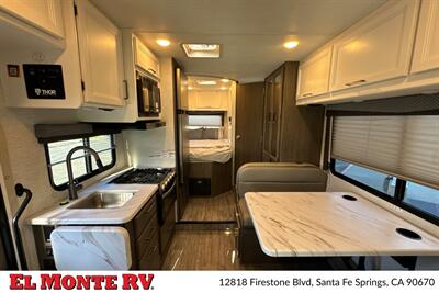 2025 Thor Four Winds 22E   - Photo 13 - Santa Fe Springs, CA 90670