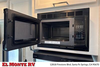 2025 Thor Four Winds 22E   - Photo 21 - Santa Fe Springs, CA 90670