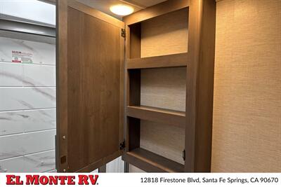 2025 Thor Four Winds 22E   - Photo 29 - Santa Fe Springs, CA 90670