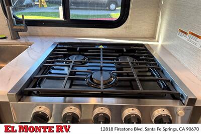 2025 Thor Four Winds 22E   - Photo 19 - Santa Fe Springs, CA 90670
