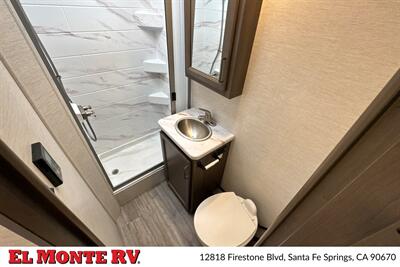 2025 Thor Four Winds 22E   - Photo 28 - Santa Fe Springs, CA 90670