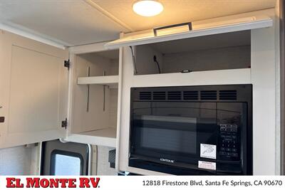 2025 Thor Four Winds 22E   - Photo 22 - Santa Fe Springs, CA 90670