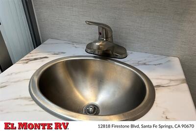 2025 Thor Four Winds 22E   - Photo 30 - Santa Fe Springs, CA 90670