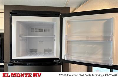 2025 Thor Four Winds 22E   - Photo 25 - Santa Fe Springs, CA 90670