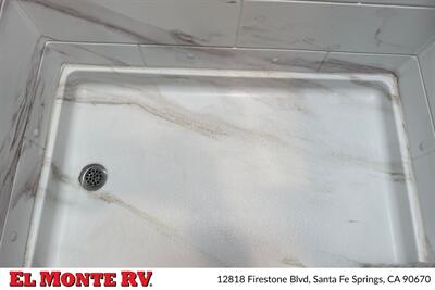 2025 Thor Four Winds 22E   - Photo 32 - Santa Fe Springs, CA 90670