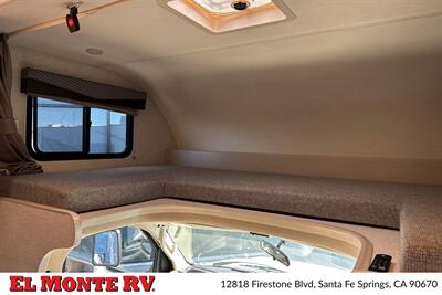 2025 Thor Four Winds 22E   - Photo 35 - Santa Fe Springs, CA 90670