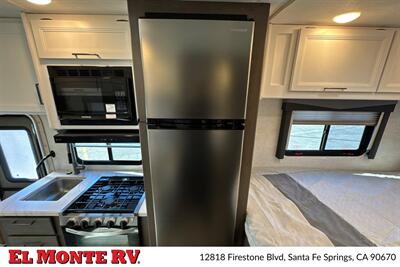 2025 Thor Four Winds 22E   - Photo 26 - Santa Fe Springs, CA 90670