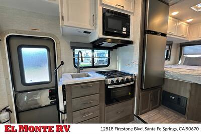 2025 Thor Four Winds 22E   - Photo 17 - Santa Fe Springs, CA 90670