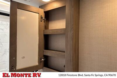 2024 Gulf Stream Conquest 6237   - Photo 29 - Santa Fe Springs, CA 90670