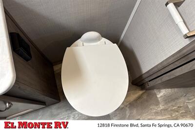 2024 Gulf Stream Conquest 6237   - Photo 31 - Santa Fe Springs, CA 90670