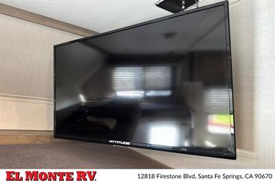 2024 Gulf Stream Conquest 6237   - Photo 16 - Santa Fe Springs, CA 90670