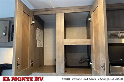 2024 Gulf Stream Conquest 6237   - Photo 22 - Santa Fe Springs, CA 90670