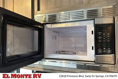 2024 Gulf Stream Conquest 6237   - Photo 21 - Santa Fe Springs, CA 90670