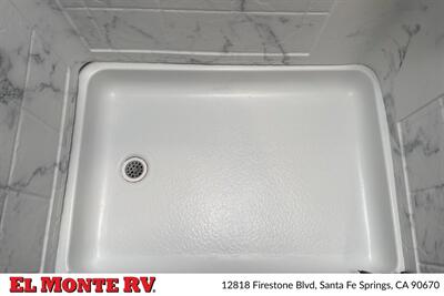 2024 Gulf Stream Conquest 6237   - Photo 32 - Santa Fe Springs, CA 90670