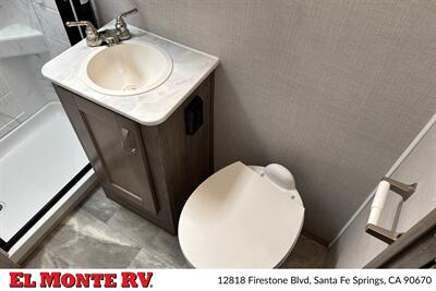 2024 Gulf Stream Conquest 6237   - Photo 28 - Santa Fe Springs, CA 90670