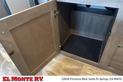 2024 Gulf Stream Conquest 6237   - Photo 23 - Santa Fe Springs, CA 90670