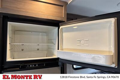 2024 Gulf Stream Conquest 6237   - Photo 25 - Santa Fe Springs, CA 90670