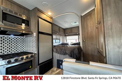 2024 Gulf Stream Conquest 6237   - Photo 27 - Santa Fe Springs, CA 90670