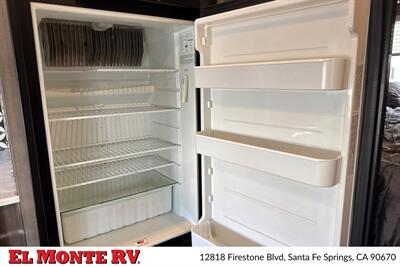 2024 Gulf Stream Conquest 6237   - Photo 24 - Santa Fe Springs, CA 90670