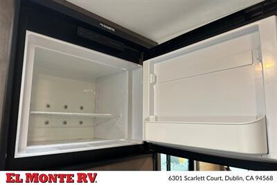 2024 Thor Four Winds 22E   - Photo 25 - Dublin, CA 94568