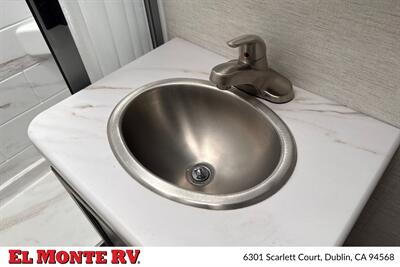 2025 Thor Four Winds 22E   - Photo 32 - Dublin, CA 94568