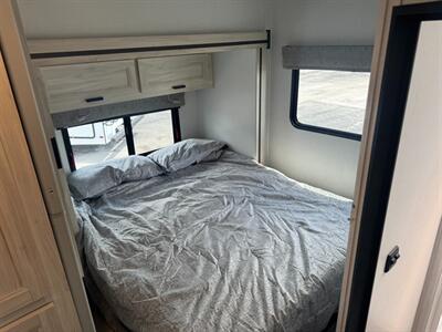 2024 Forest River Sunseeker 2550DSLE   - Photo 18 - Orlando, FL 32808