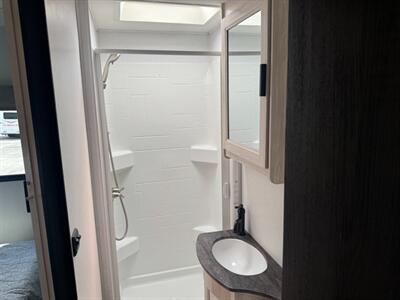 2024 Forest River Sunseeker 2550DSLE   - Photo 20 - Orlando, FL 32808