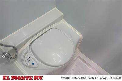 2024 MDC XT16HR FAMILY 22FT   - Photo 20 - Santa Fe Springs, CA 90670