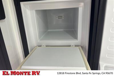 2024 MDC XT16HR FAMILY 22FT   - Photo 14 - Santa Fe Springs, CA 90670