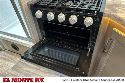 2024 Thor Four Winds 28A   - Photo 19 - Santa Fe Springs, CA 90670