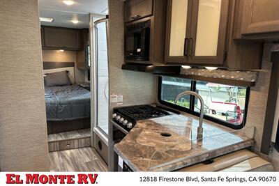 2024 Thor Four Winds 28A   - Photo 16 - Santa Fe Springs, CA 90670