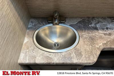 2024 Thor Four Winds 28A   - Photo 29 - Santa Fe Springs, CA 90670