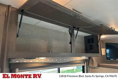 2024 Thor Four Winds 28A   - Photo 15 - Santa Fe Springs, CA 90670